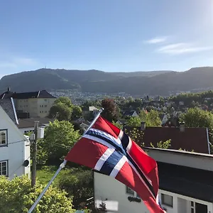 # 1 Mountain View With Free Street Parking Appartement